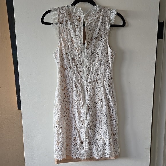 Elegant White Lace Dress - Picture 4 of 4